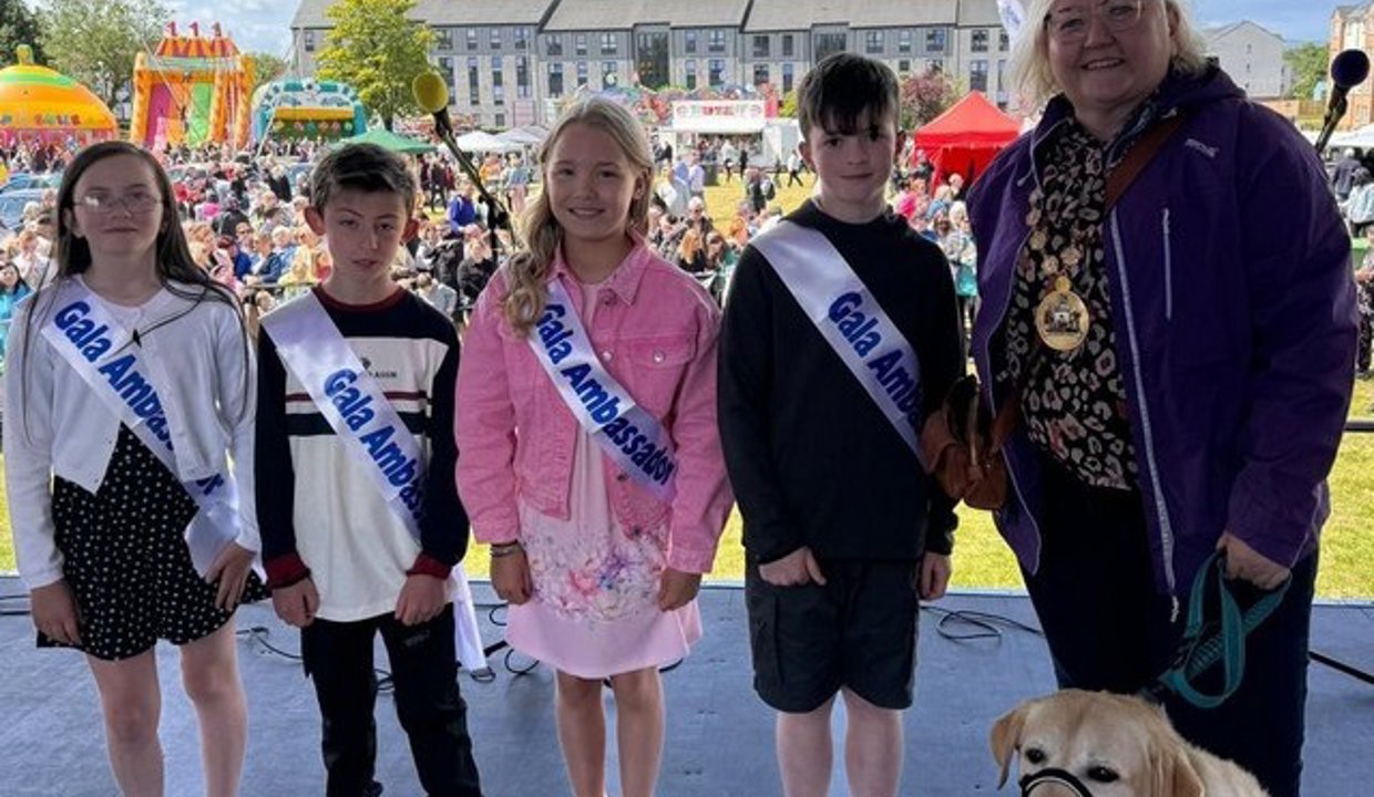 Provost Renwick on stage with four young people who are this year’s Kirkintilloch Gala Ambassadors