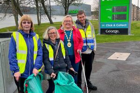 Provost Renwick with Beryl, Lynn & Fraser from Betterbriggs and the manager of Bishopbriggs' ASDA
