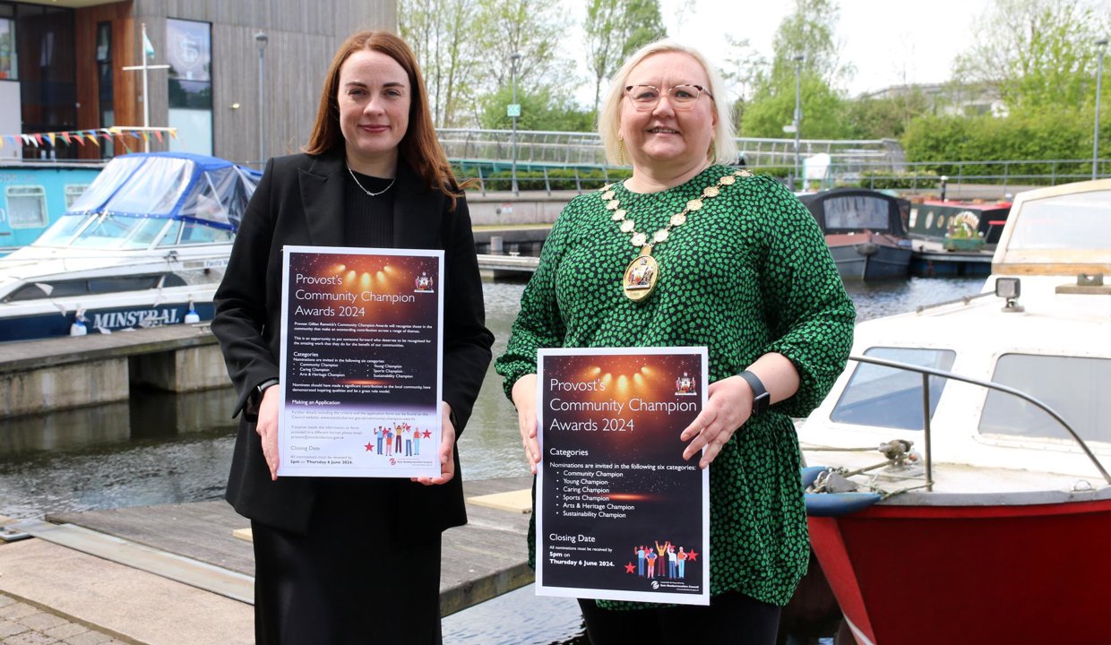 Depute provostr Colette McDiarmid and Provost Gillian Renwick holding Community Champion posters